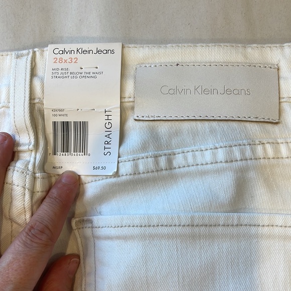 NWT kelvin klein white jeans, 28x32, straight leg, mid-rise - Picture 6 of 7